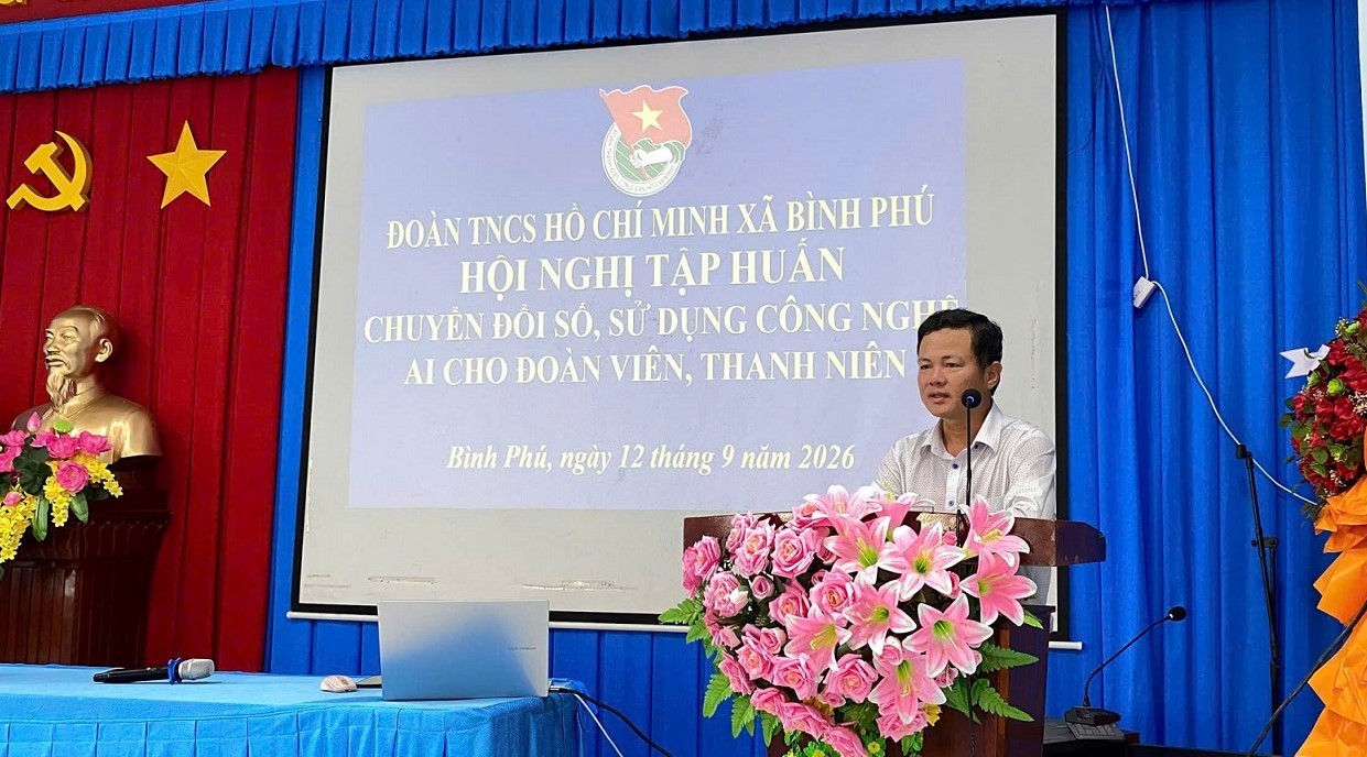 BÌNH PHÚ TẬP HUẤN CHUYỂN ĐỔI SỐ VÀ SỬ DỤNG
CÔNG NGHỆ AI CHO TỔ CÔNG NGHỆ SỐ CỘNG ĐỒNG
