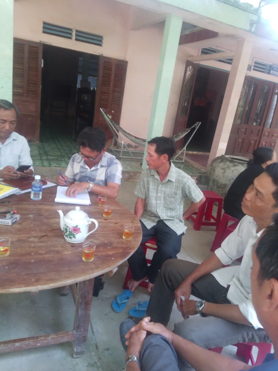 ĐẢNG BỘ XÃ BÌNH PHÚ: TĂNG CƯỜNG HƯỚNG DẪN, ĐƯA SỔ TAY ĐẢNG VIÊN ĐIỆN TỬ VÀO CUỘC SỐNG