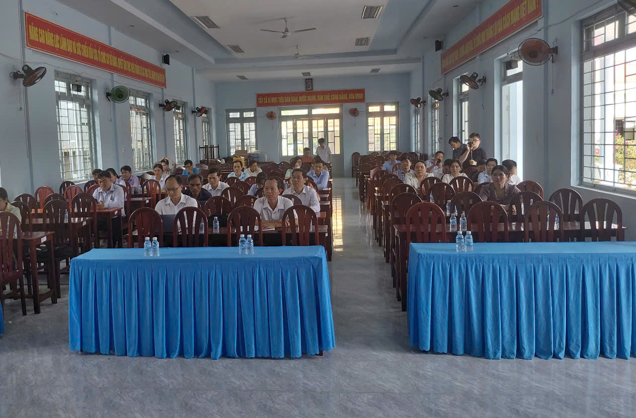 Bình Phú tập huấn ứng dụng công nghệ AI cho cán bộ, công chức