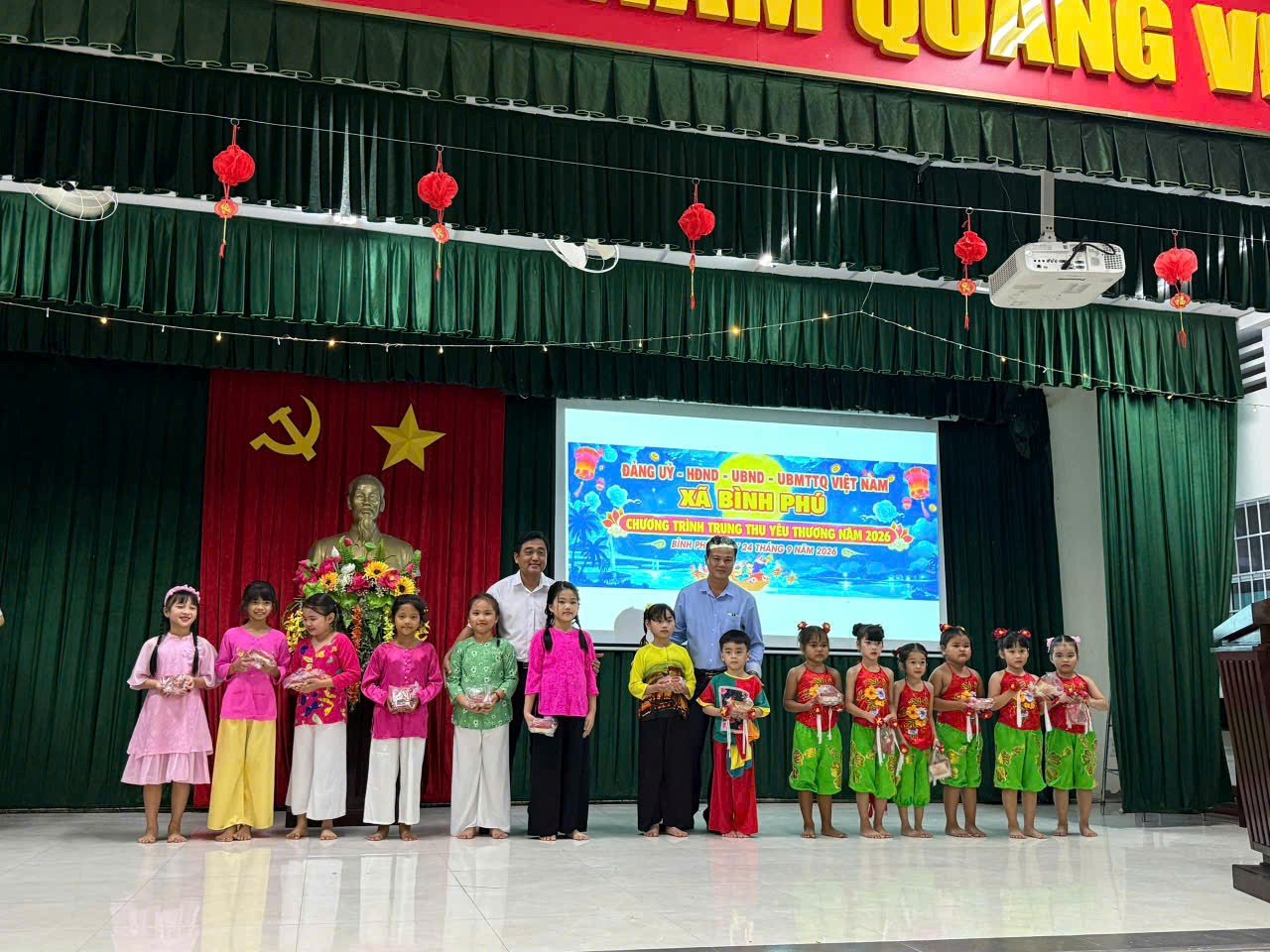 BÌNH PHÚ TỔ CHỨC CHƯƠNG TRÌNH “TRUNG THU YÊU THƯƠNG” CHO HỌC SINH, THIẾU NHI


